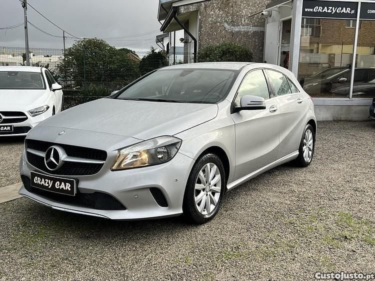 Cinza Usado 2016 Mercedes A160 Style Citadino | € 13.900 (Bom preço) - Imagem 1/1