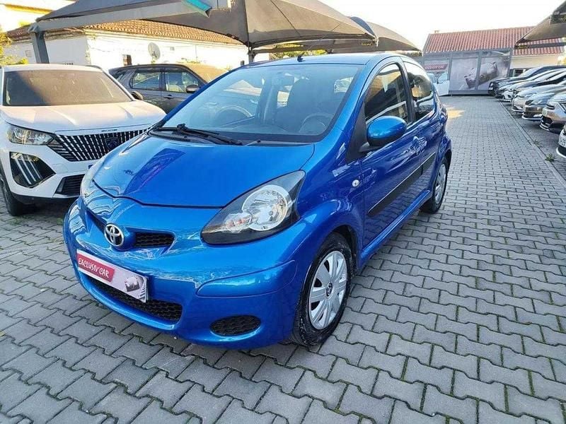 Azul Usado 2011 Toyota Aygo X-pure Citadino | € 7.500 - Imagem 1/4