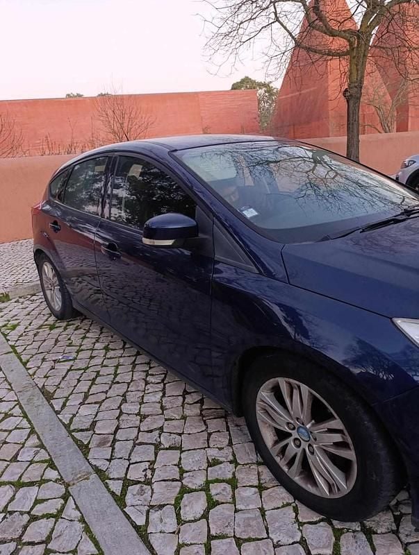 Usado Ford Focus 116 HP (85 kW) 2012 Azul Sedan