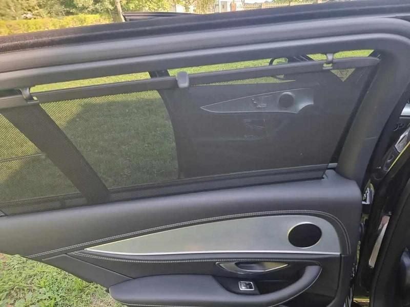 Usado Mercedes E300 320 HP (235 kW) 2021 Preto Sedan