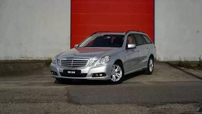 Usado Mercedes E220 Avantgarde 170 HP (125 kW) 2010 Cinzento Carrinha