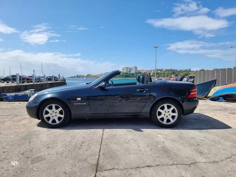 Usado Mercedes SLK200 192 HP (141 kW) 1997 Azul Cabrios