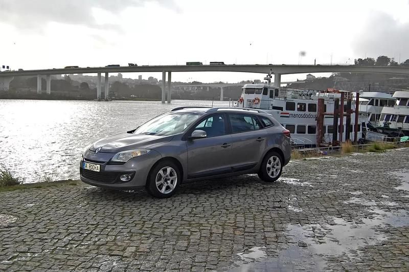 Usado Renault Mégane GrandTour Komfort 110 HP (80 kW) 2012 Cinza Carrinha