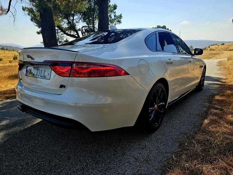 Branco Usado 2016 Jaguar XF Sedan | € 25.850 (Caro) - Imagem 1/4