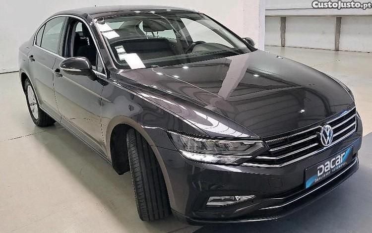 Cinza Usado 2020 VW Passat Business Sedan | € 17.999 (Preço justo) - Imagem 1/1