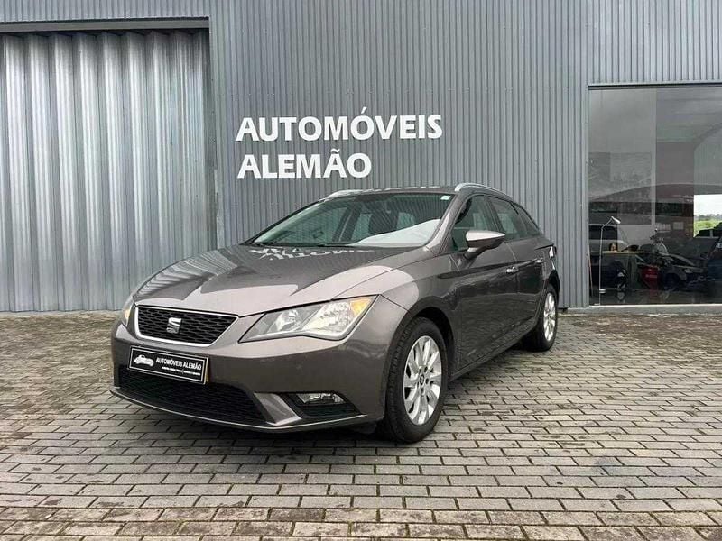 Usado Seat Leon ST Ecomotive 105 HP (77 kW) 2014 Cinza escuro Carrinha