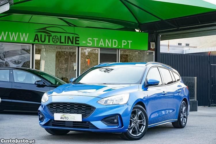 Azul Usado 2020 Ford Focus ST-Line Sedan | € 15.990 (Preço justo) - Imagem 1/1