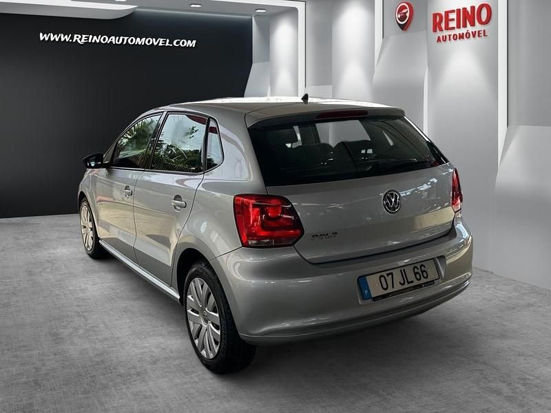 Usado VW Polo Trendline 70 HP (51 kW) 2010 Cinza Citadino