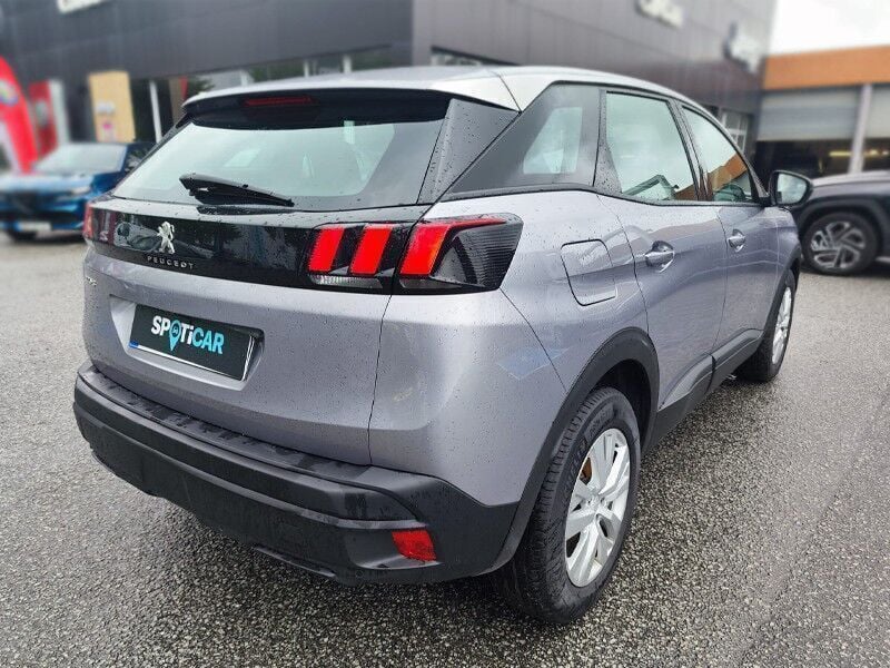 Usado Peugeot 3008 Active 130 HP (95 kW) 2024 Cinzento SUV