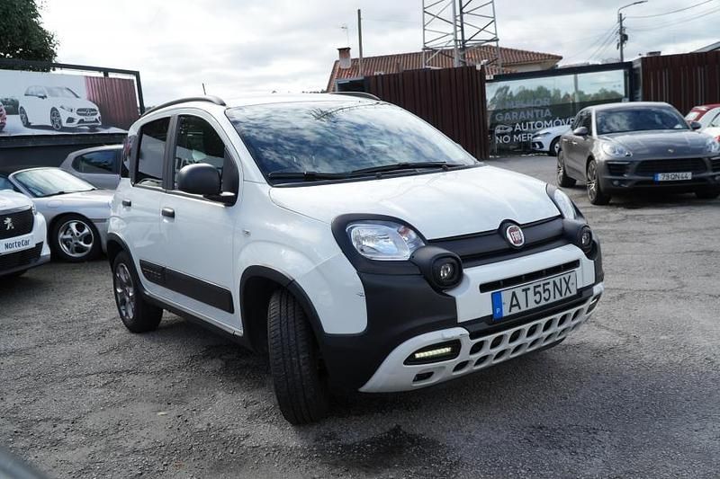 Usado Fiat Panda Cross Cross 70 HP (51 kW) 2022 Branco Citadino