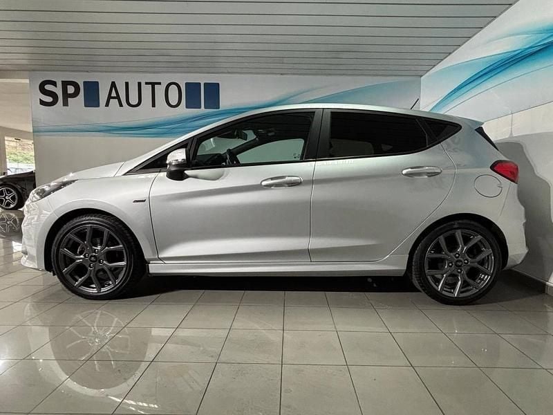 Usado Ford Fiesta ST-Line 100 HP (73 kW) 2022 Cinzento Citadino