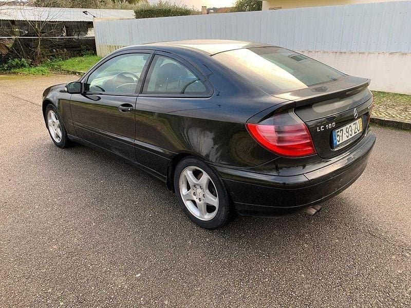 Usado Mercedes C180 Classic 143 HP (105 kW) 2003 Coupé