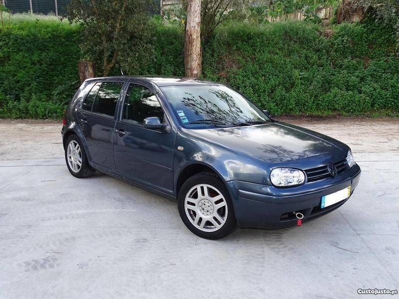 Sold VW Golf 1.6i Sinistrado - 99 - Carros usados para venda