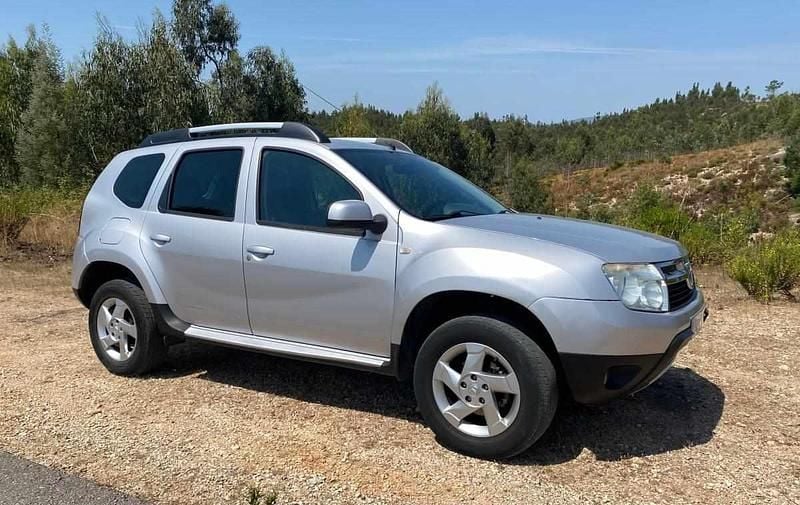 Cinzento Usado 2010 Dacia Duster SUV | € 7.999 (Bom preço) - Imagem 1/4