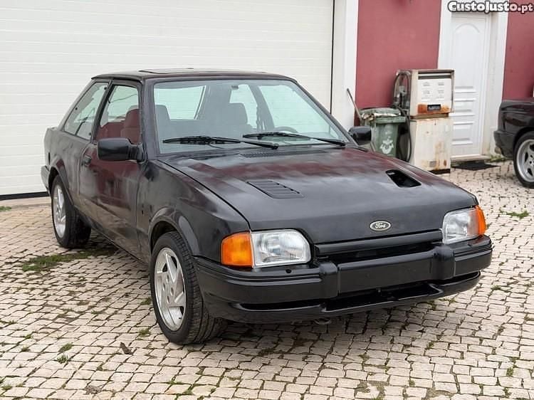 Usado Ford Escort RS 150 HP (110 kW) 1988 Branco