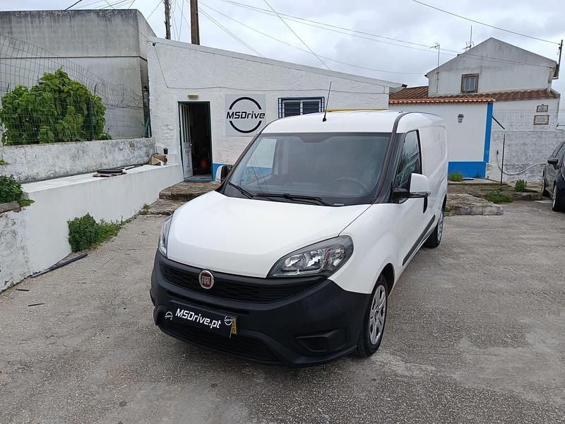 Branco Usado 2019 Fiat Doblò Monovolume | € 10.950 (Preço justo) - Imagem 1/4