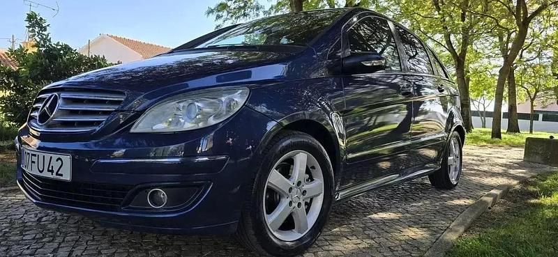 Azul Usado 2008 Mercedes E200 Carrinha | € 7.490 - Imagem 1/4