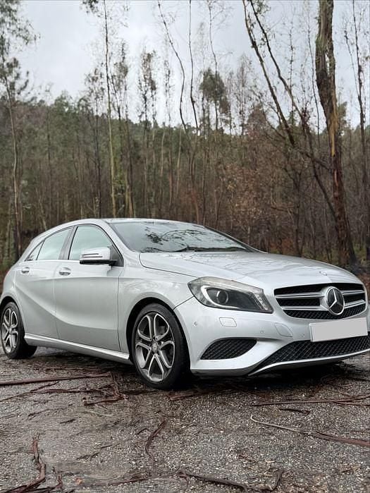 Usado Mercedes A180 107 HP (78 kW) 2012 Sedan