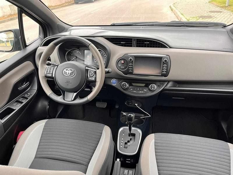 Cinzento Usado 2018 Toyota Yaris Hybrid | € 15.900 (Bom preço) - Imagem 1/4
