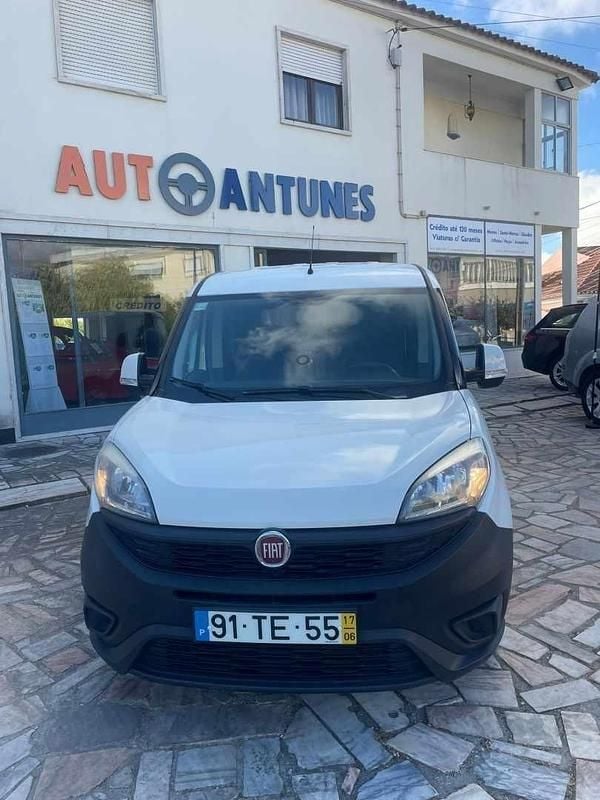 Branco Usado 2017 Fiat Doblò Monovolume | € 11.500 (Preço justo) - Imagem 1/4