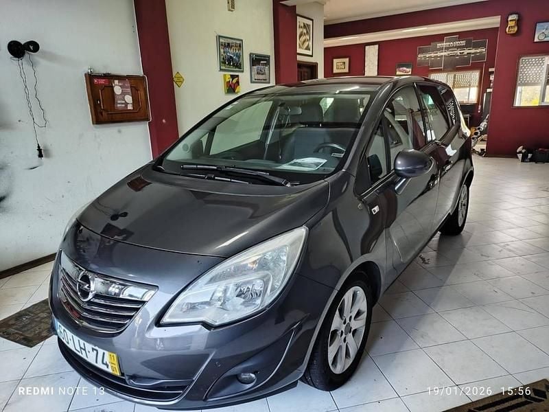 Cinzento Usado 2011 Opel Meriva Monovolume | € 4.499 (Bom preço) - Imagem 1/4