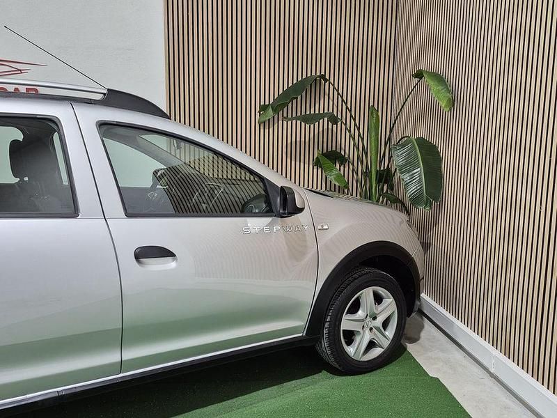 Usado Dacia Sandero Stepway 90 HP (66 kW) 2014 Sedan