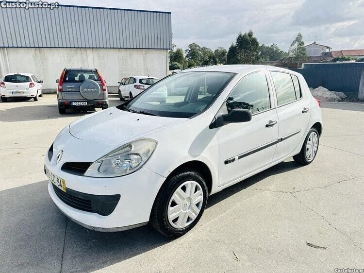 Usado Renault Clio II 65 HP (47 kW) 2006 Branco
