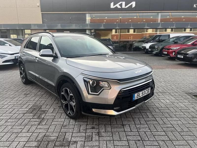 Usado Kia Niro 141 HP (103 kW) 2024 Cinzento SUV