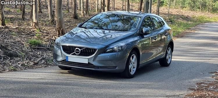 Cinza Usado 2018 Volvo V40 Carrinha | € 14.500 (Bom preço) - Imagem 1/1
