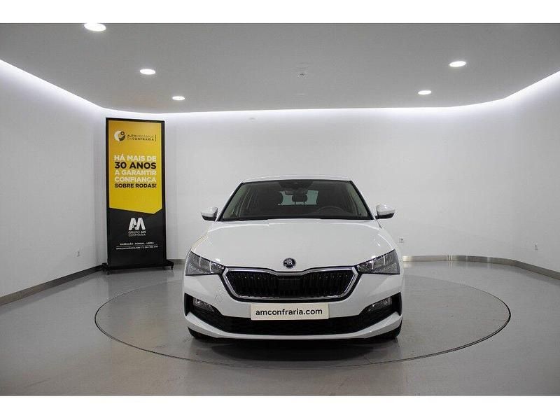 Branco Usado 2023 Skoda Scala Citadino | € 18.330 (Preço justo) - Imagem 1/4