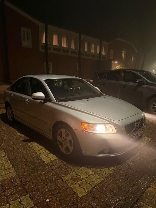 Usado 2011 Volvo S40 Momentum Sedan | € 6.950 (Preço justo) - Imagem 1/4