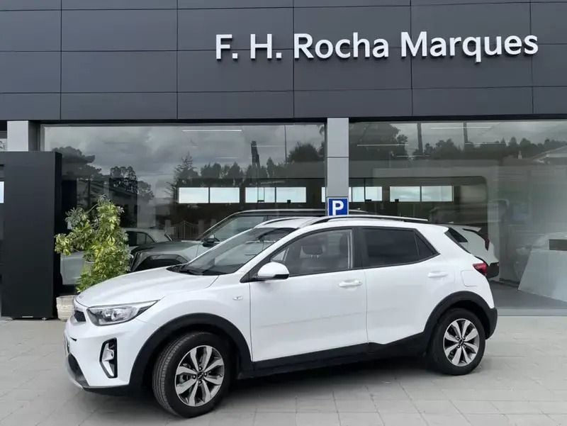 Usado Kia Stonic 84 HP (61 kW) 2024 Branco SUV