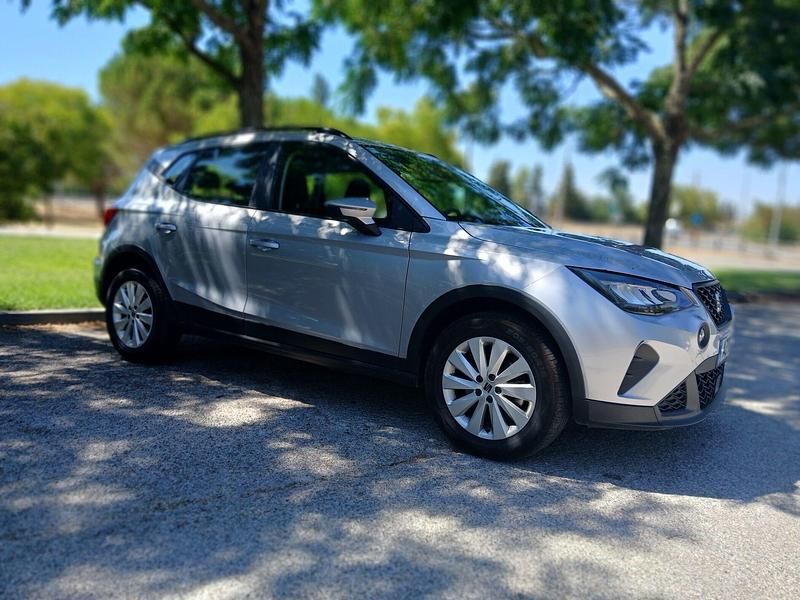 Usado Seat Arona Style 110 HP (80 kW) 2023 Cinza SUV