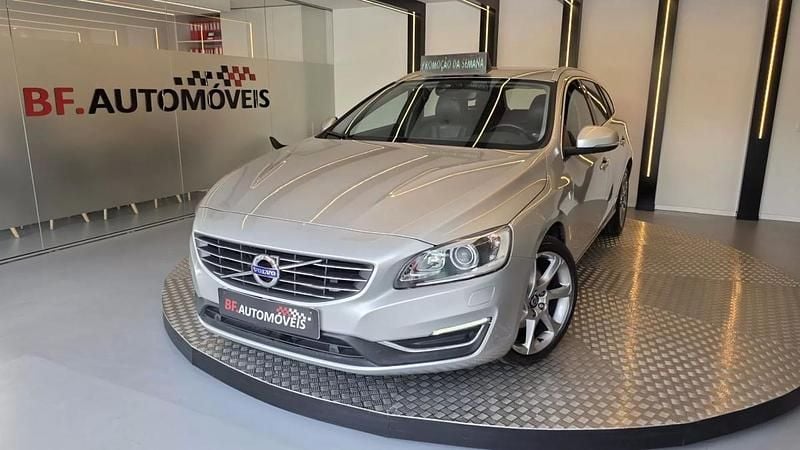 Cinzento Usado 2015 Volvo V60 Carrinha | € 11.900 (Bom preço) - Imagem 1/4