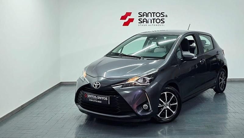 Cinza Usado 2018 Toyota Yaris Comfort | € 14.900 (Preço justo) - Imagem 1/4