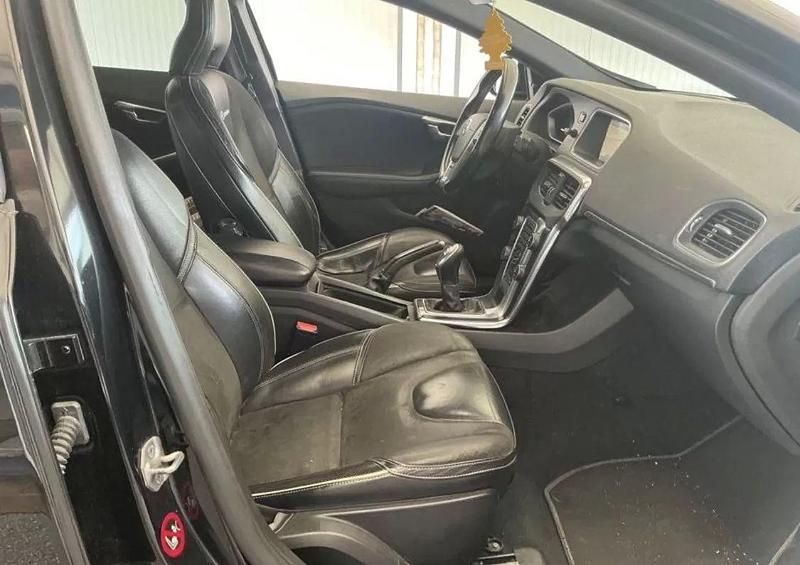 Usado Volvo V40 R-Design 115 HP (84 kW) 2013 Preto Coupé