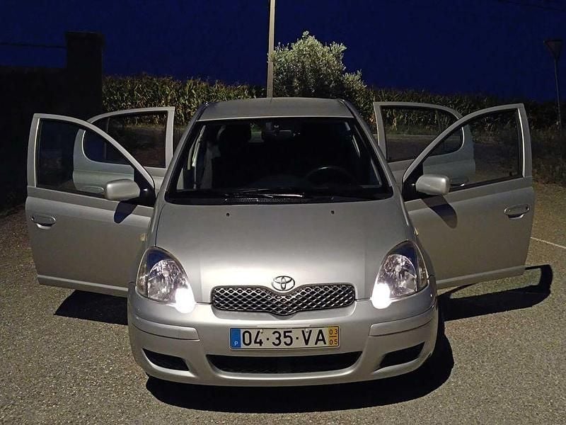Usado 2003 Toyota Yaris Sedan | € 4.000 (Bom preço) - Imagem 1/4