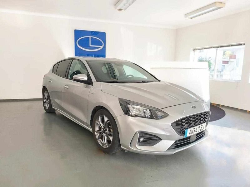 Usado Ford Focus 125 HP (91 kW) 2021 Cinzento Citadino