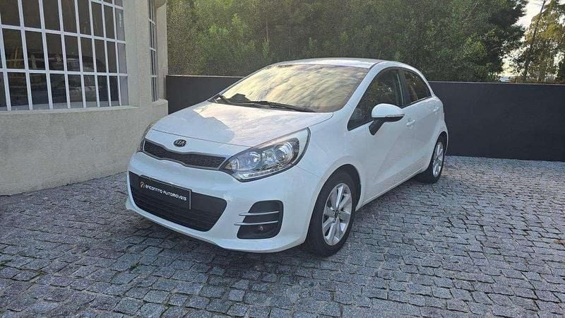 Branco Usado 2016 Kia Rio Sedan | € 11.500 (Caro) - Imagem 1/4
