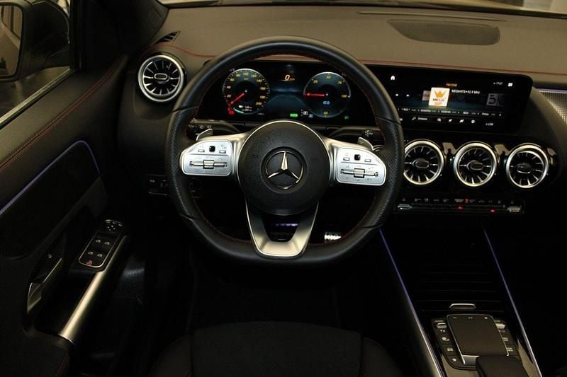 Preto Usado 2023 Mercedes EQA250+ AMG line SUV | € 39.899 (Preço justo) - Imagem 1/4