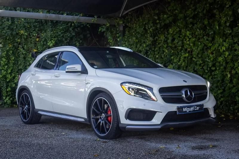 Branco Usado 2015 Mercedes GLA45 AMG AMG SUV | € 34.900 - Imagem 1/4