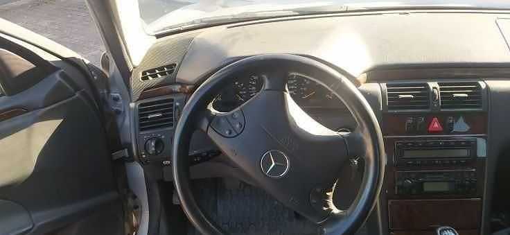 Usado Mercedes E200 186 HP (136 kW) 2000 Sedan