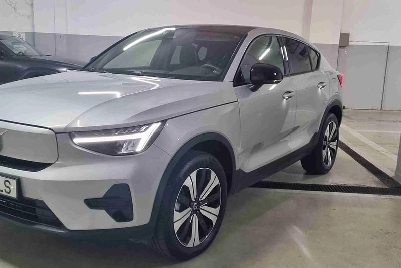 Prateado alvorada Usado 2023 Volvo EC40 Plus SUV | € 41.990 (Preço justo) - Imagem 1/4