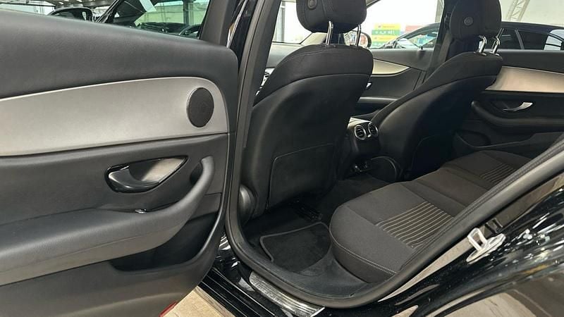 Usado Mercedes E300 Exclusive 306 HP (225 kW) 2021 Preto Carrinha