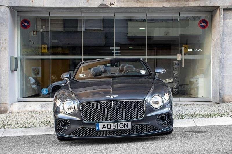 Usado Bentley Continental 550 HP (404 kW) 2020 Cinzento