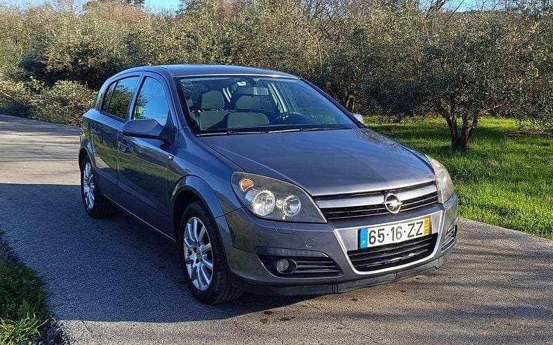 Usado Opel Astra 90 HP (66 kW) 2005 Sedan
