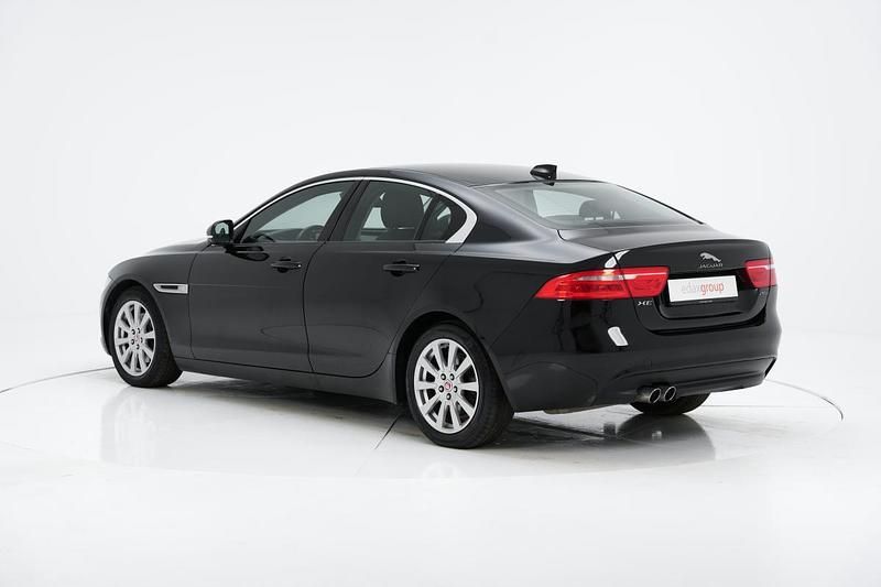 Usado Jaguar XE 180 HP (132 kW) 2017 Preto Sedan