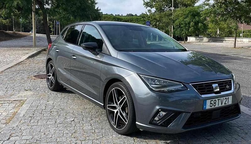 Cinzento Usado 2017 Seat Ibiza Citadino | € 12.500 (Bom preço) - Imagem 1/4