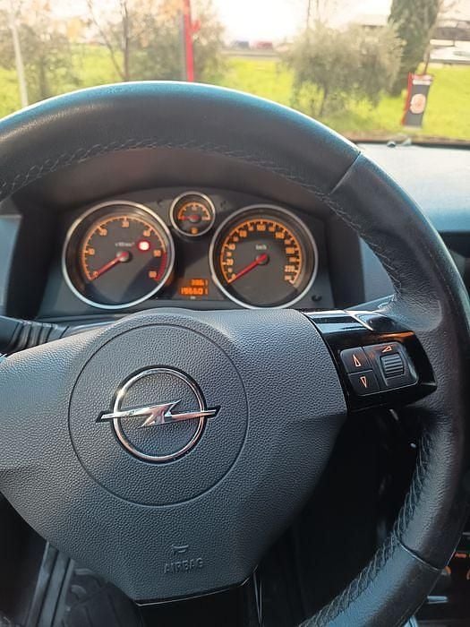 Usado Opel Astra 110 HP (80 kW) 2010 Sedan