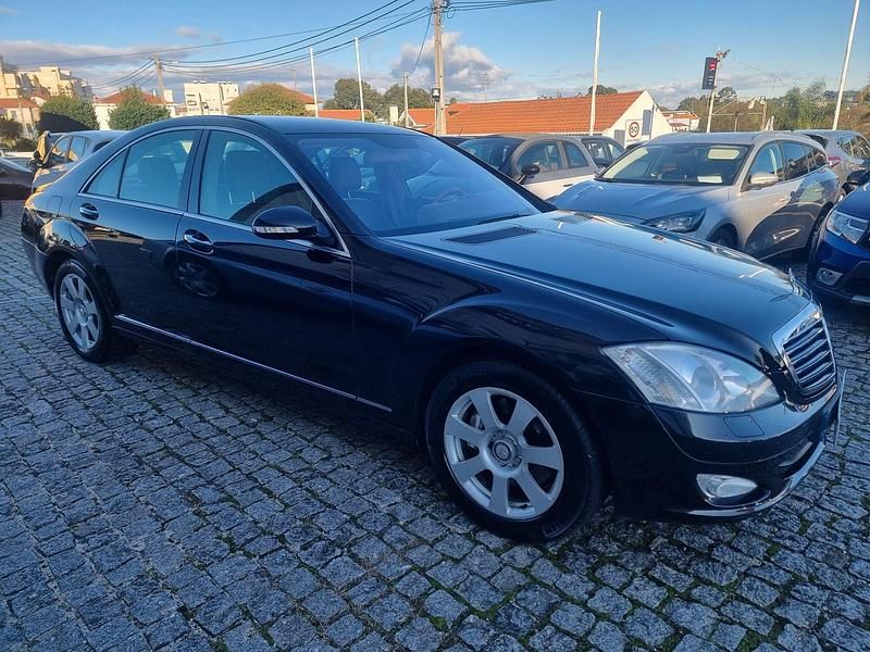 Preto Usado 2007 Mercedes S320 Sedan | € 8.500 - Imagem 1/4